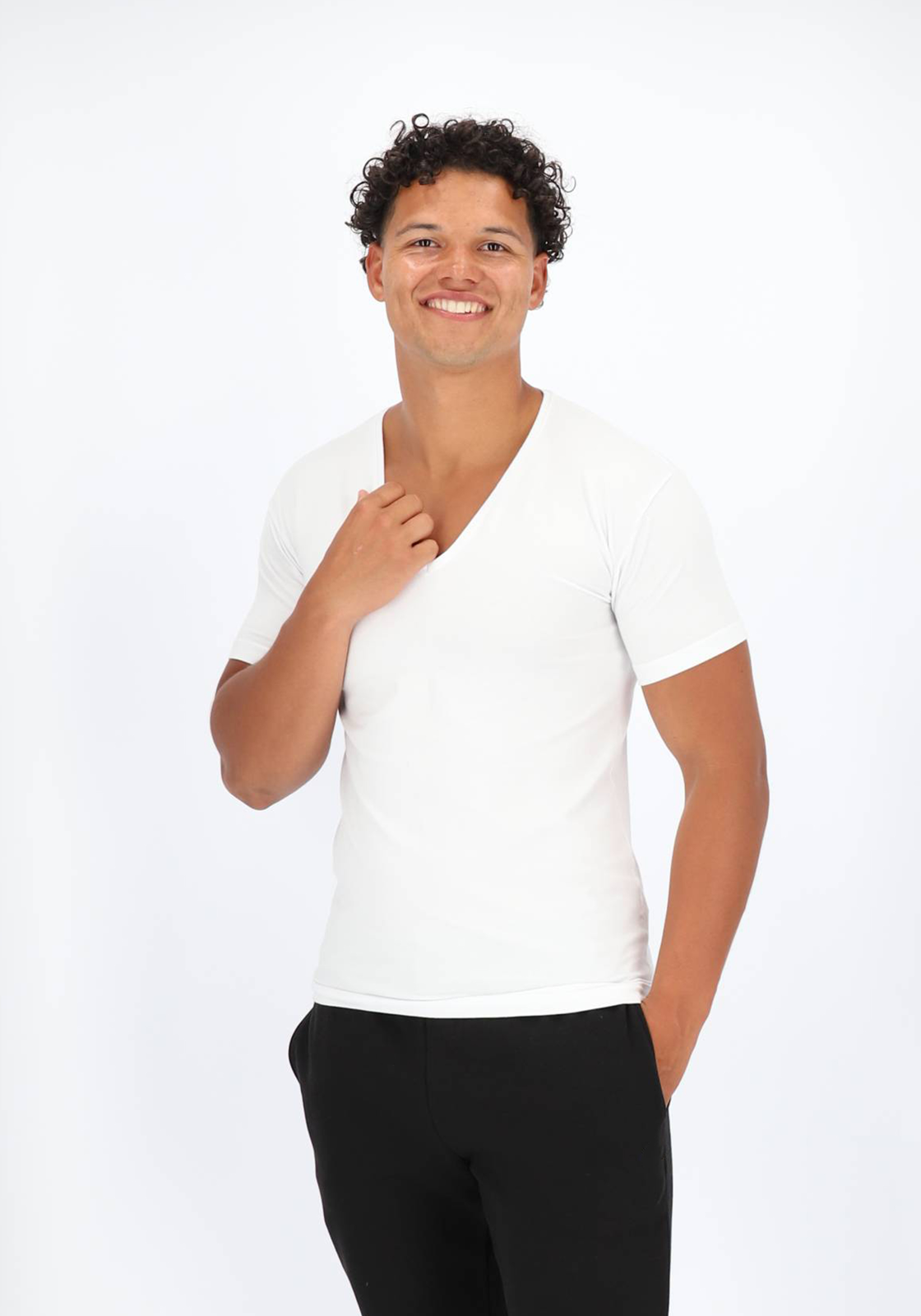 ALAN RED T-shirts no neck (2-pack), diepe V-hals, wit ALAN RED T-shirts no neck (2-pack), diepe V-hals, wit